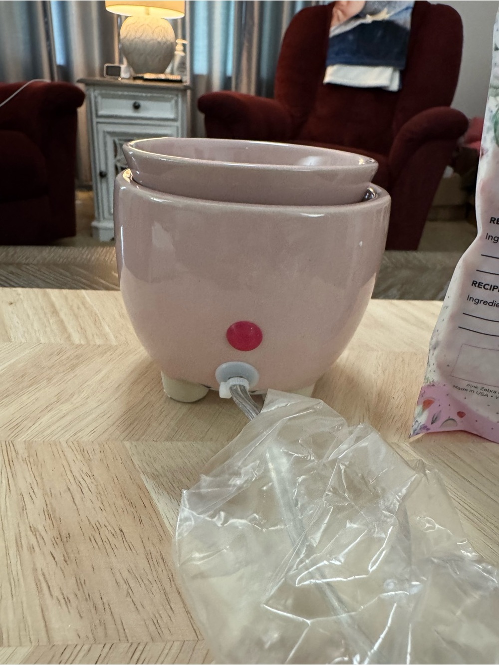 Maggie the pig simmer pot -Cute Pig Ceramic Pot - Pink and Cream - Picture 3 of 10